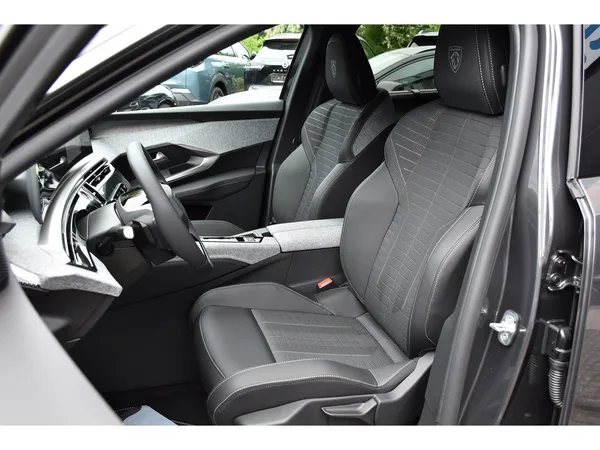 Peugeot 5008 GT Hybrid 145 e-DCS6 7 Pl. ACC CAM NEUF - Photo 2