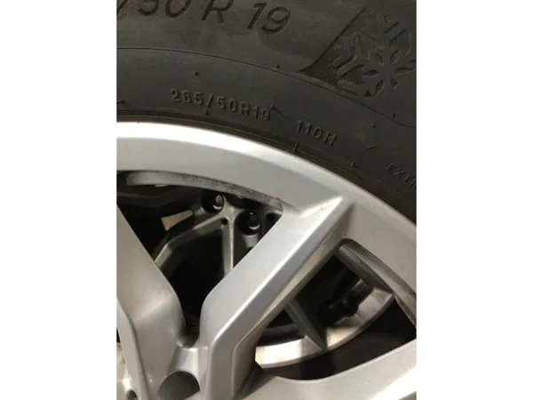 Jantes alu + Pneus hiver 19 265/50 R19 110H - Photo 2
