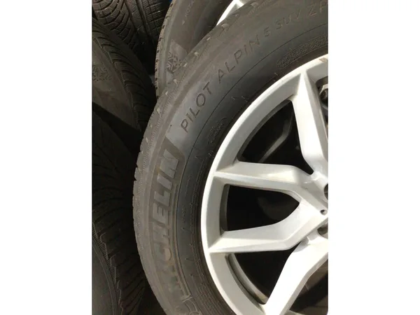 Jantes alu + Pneus hiver 19 265/50 R19 110H - Photo 3