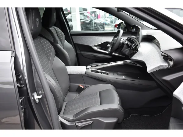 Peugeot 5008 GT Hybrid 145 e-DCS6 7 Pl. ACC CAM NEUF - Photo 2