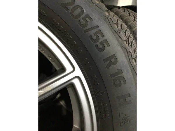 Jantes alu + Pneus hiver 16 205/55 R16 91H - Photo 2