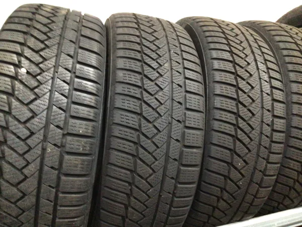 Jantes alu + Pneus hiver 17 205/50 R17 93V - Photo 2