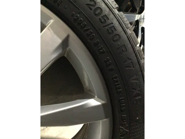 Jantes alu + Pneus hiver 17 205/50 R17 93V - Photo 3