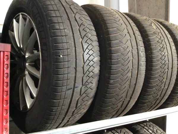 Jantes alu + Pneus hiver 17 245/55 R17 - Photo 2