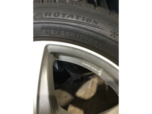 Jantes alu + Pneus hiver 17 215/55 R17 98V - Photo 2