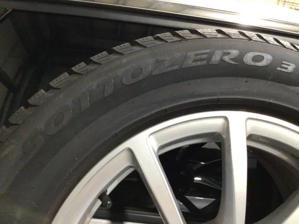 Jantes alu + Pneus hiver 17 225/60 R17 99H - Photo 3