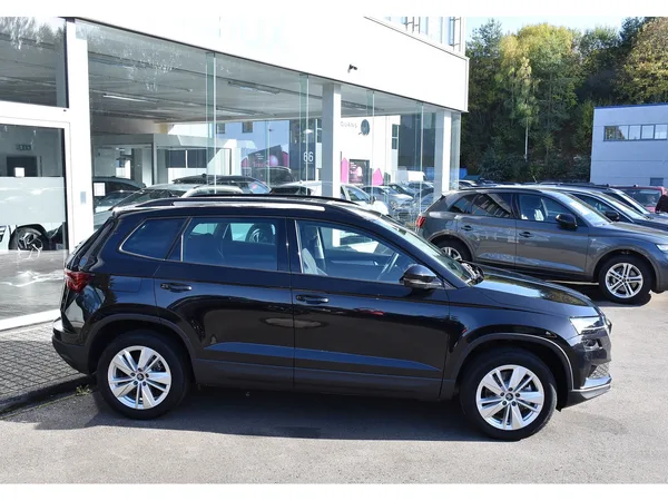 Skoda Karoq 1.5 TSI DSG Selection ACC LANE CAM ATT REMORQUE NEUF - Photo 2