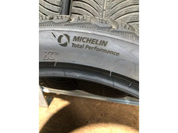 Pneus hiver 19 225/40 R19 93W - Photo 3