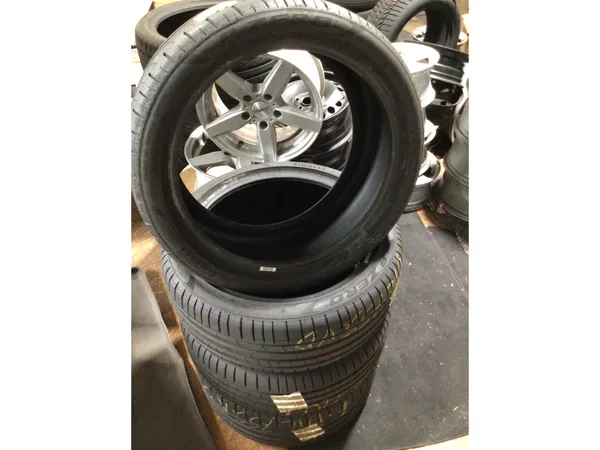 Pneus été 19 275/35 R19 100Y - Photo 2