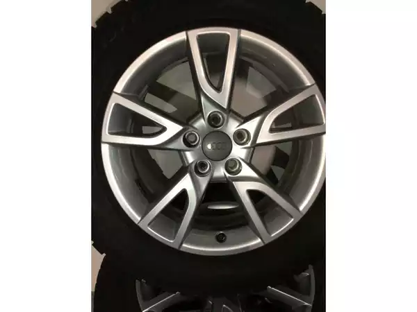 Jantes alu + Pneus hiver 17 215/60 R17 96H - Photo 1