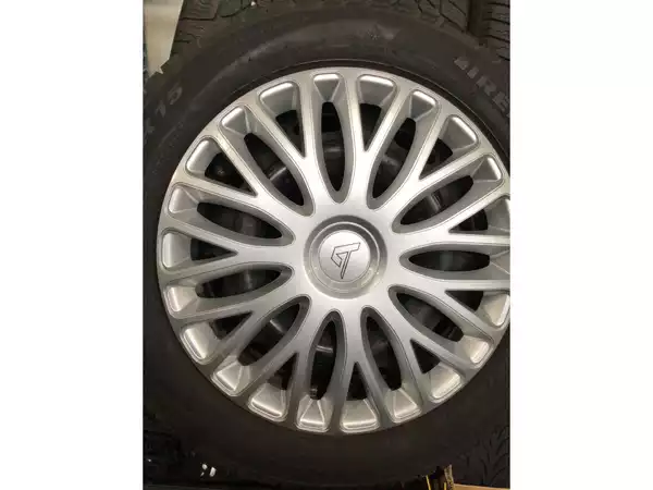 Jantes acier + Pneus hiver 15 185/60 R15 88T - Photo 1
