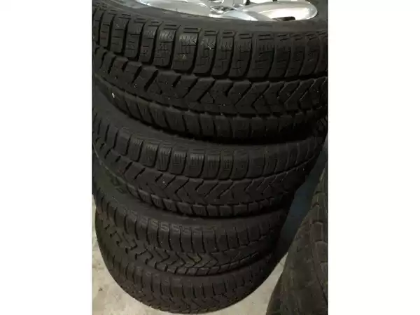 Jantes alu + Pneus hiver 16 215/60 R16 99H - Photo 2