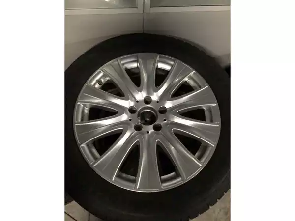 Jantes alu + Pneus hiver 18 245/50 R18 104V - Photo 1