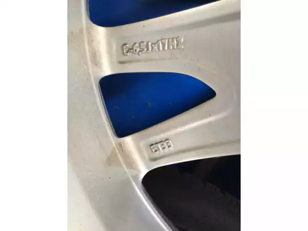 Jantes alu + Pneus hiver 17 215/60 R17 96H - Photo 2