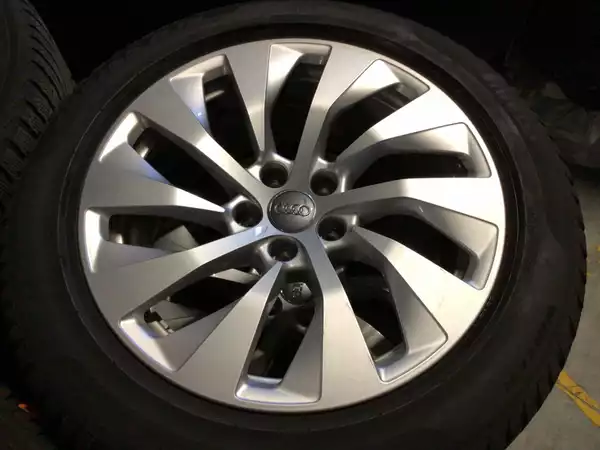 Jantes alu + Pneus hiver 18 225/55 R18 102V - Photo 1
