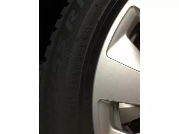 Jantes alu + Pneus hiver 18 225/55 R18 102V - Photo 2