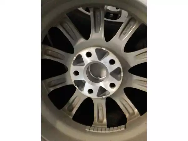 Jantes alu + Pneus hiver 16 215/65 R16 98H - Photo 2