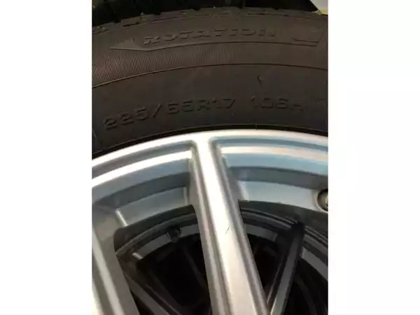 Jantes alu + Pneus hiver 17 225/65 R17 106H - Photo 3