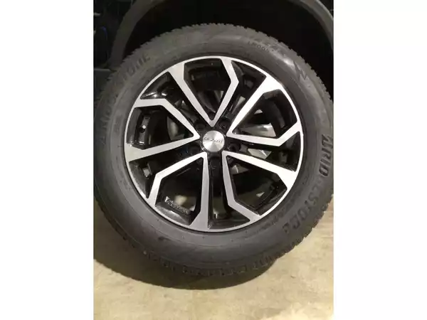 Jantes alu + Pneus hiver 17 215/65 R17 103H - Photo 1