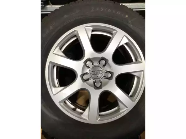 Jantes alu + Pneus hiver 17 235/65 R17 104H - Photo 1