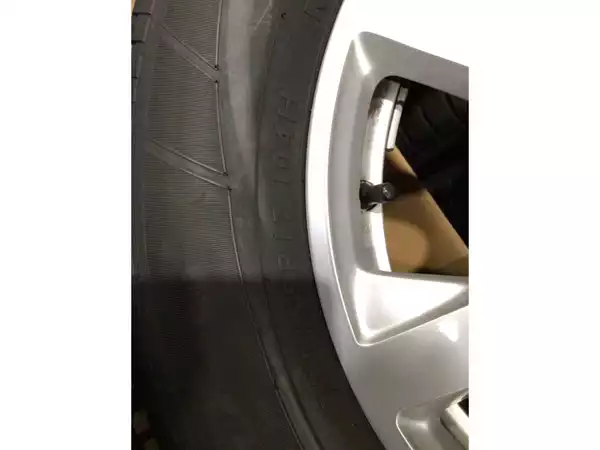 Jantes alu + Pneus hiver 17 235/65 R17 104H - Photo 2