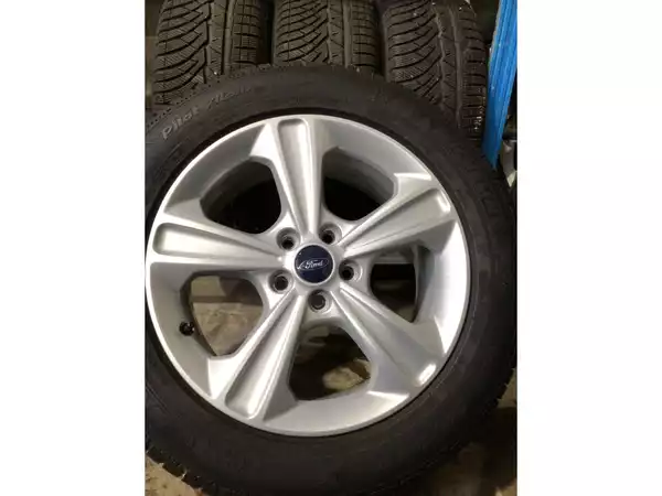 Jantes alu + Pneus hiver 17 235/55 R17 103V - Photo 1