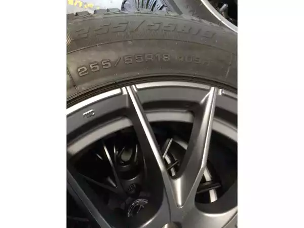 Jantes alu + Pneus hiver 18 255/55 R18 109H - Photo 2