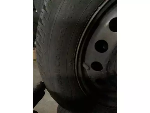 Jantes acier + Pneus hiver 16 215/60 R16 99H - Photo 2