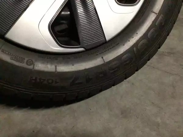 Jantes acier + Pneus hiver 17 235/65 R17 104H - Photo 2