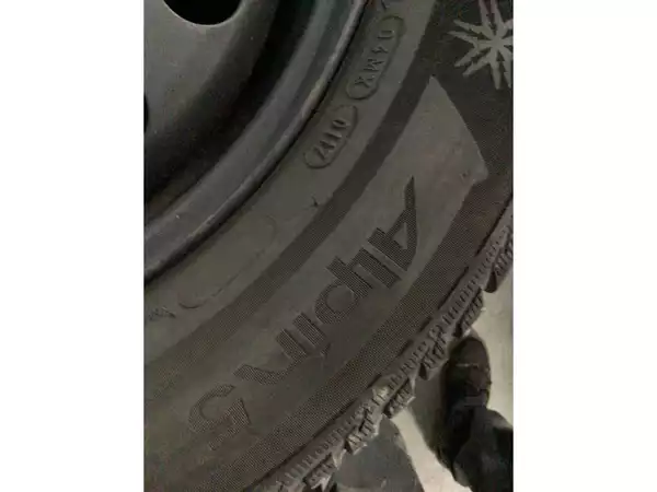 Jantes acier + Pneus hiver 16 215/60 R16 99T - Photo 2