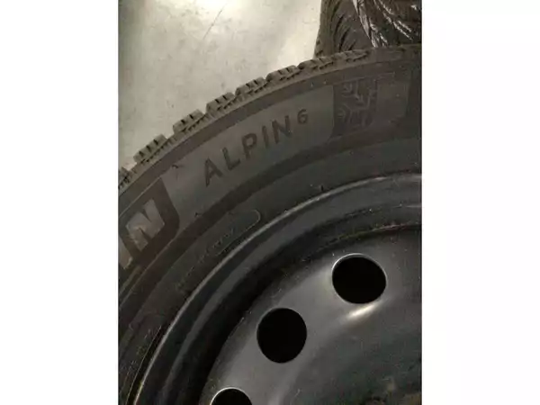 Jantes acier + Pneus hiver 16 215/60 R16 99T - Photo 3