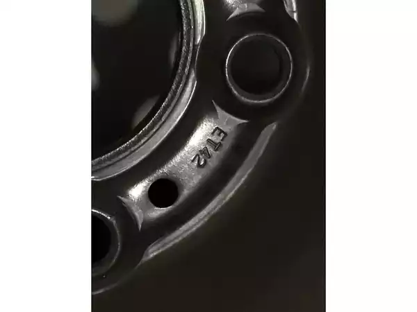 Jantes acier + Pneus hiver 17 215/65 R17 99H - Photo 2