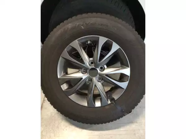 Jantes alu + Pneus hiver 16 215/70 R16 100T - Photo 1