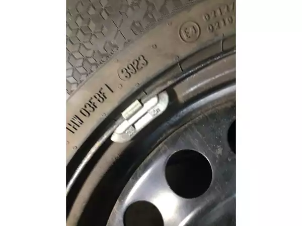 Jantes acier + Pneus hiver 17 215/65 R17 99H - Photo 3