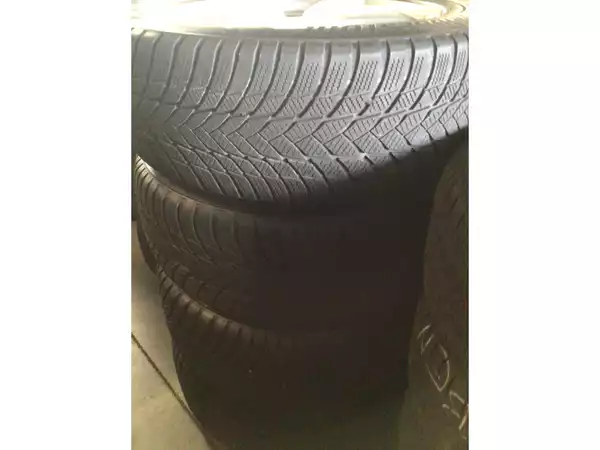 Jantes alu + Pneus hiver 18 235/55 R18 100H - Photo 2