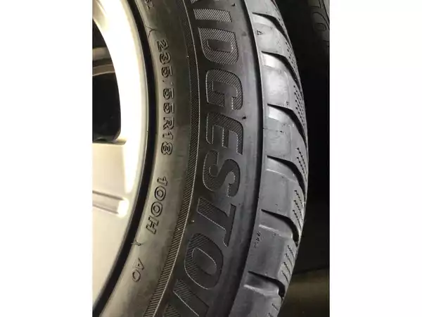 Jantes alu + Pneus hiver 18 235/55 R18 100H - Photo 2