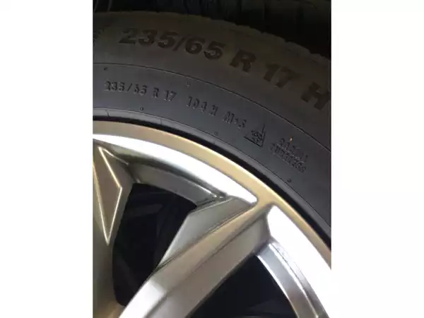 Jantes alu + Pneus hiver 17 235/65 R17 104H - Photo 3