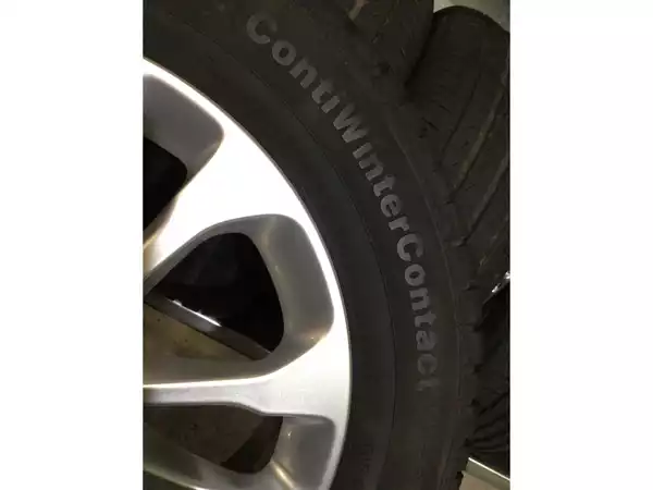 Jantes alu + Pneus hiver 17 215/60 R17 96H - Photo 3