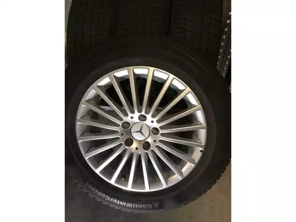 Jantes alu + Pneus hiver 17 215/65 R17 96H - Photo 1