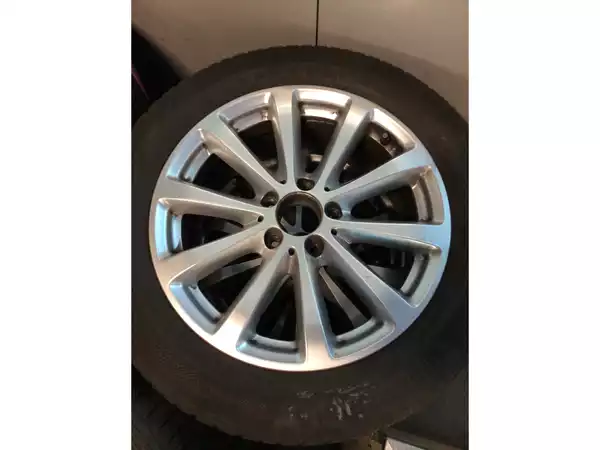 Jantes alu + Pneus hiver 17 225/55 R17 97H - Photo 1