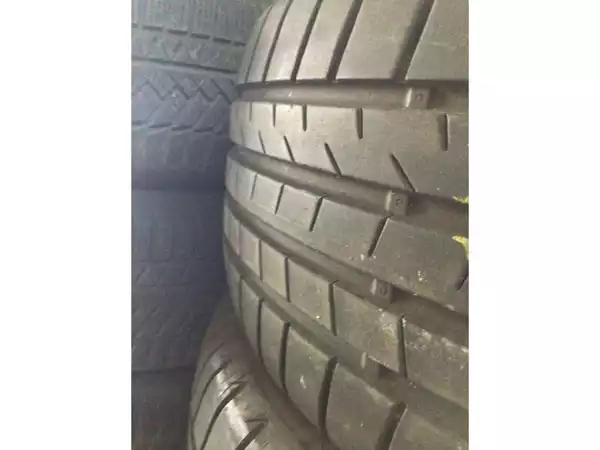 Pneus été 19 235/50 R19 99V - Photo 2