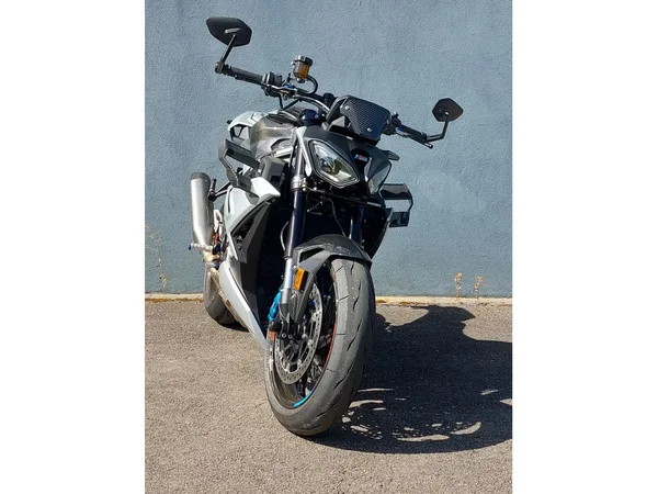 BMW M 1000 R Competition - Photo 2