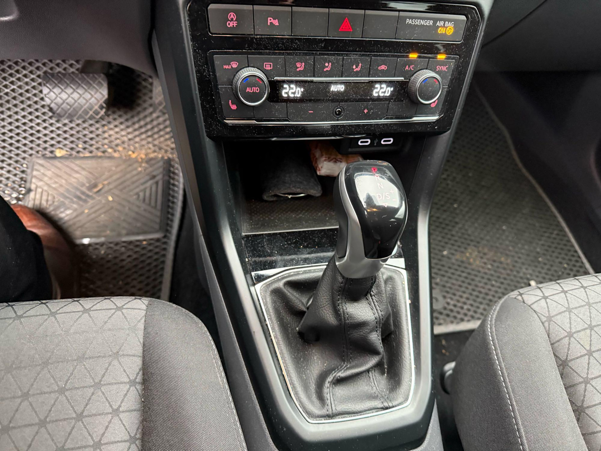 Volkswagen T-Cross - Photo 1