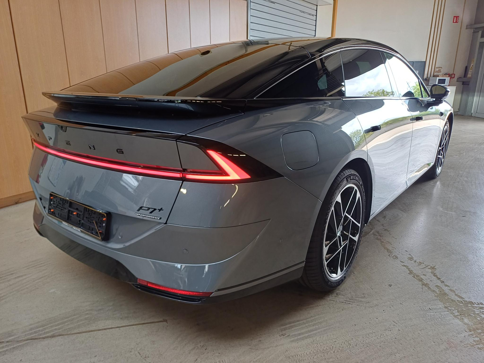 Xpeng P7 AWD Performance - Photo 3