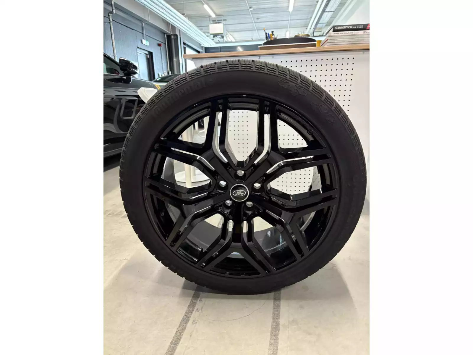 Jantes alu + Pneus hiver 22 275/40 R22 108V - Photo 1