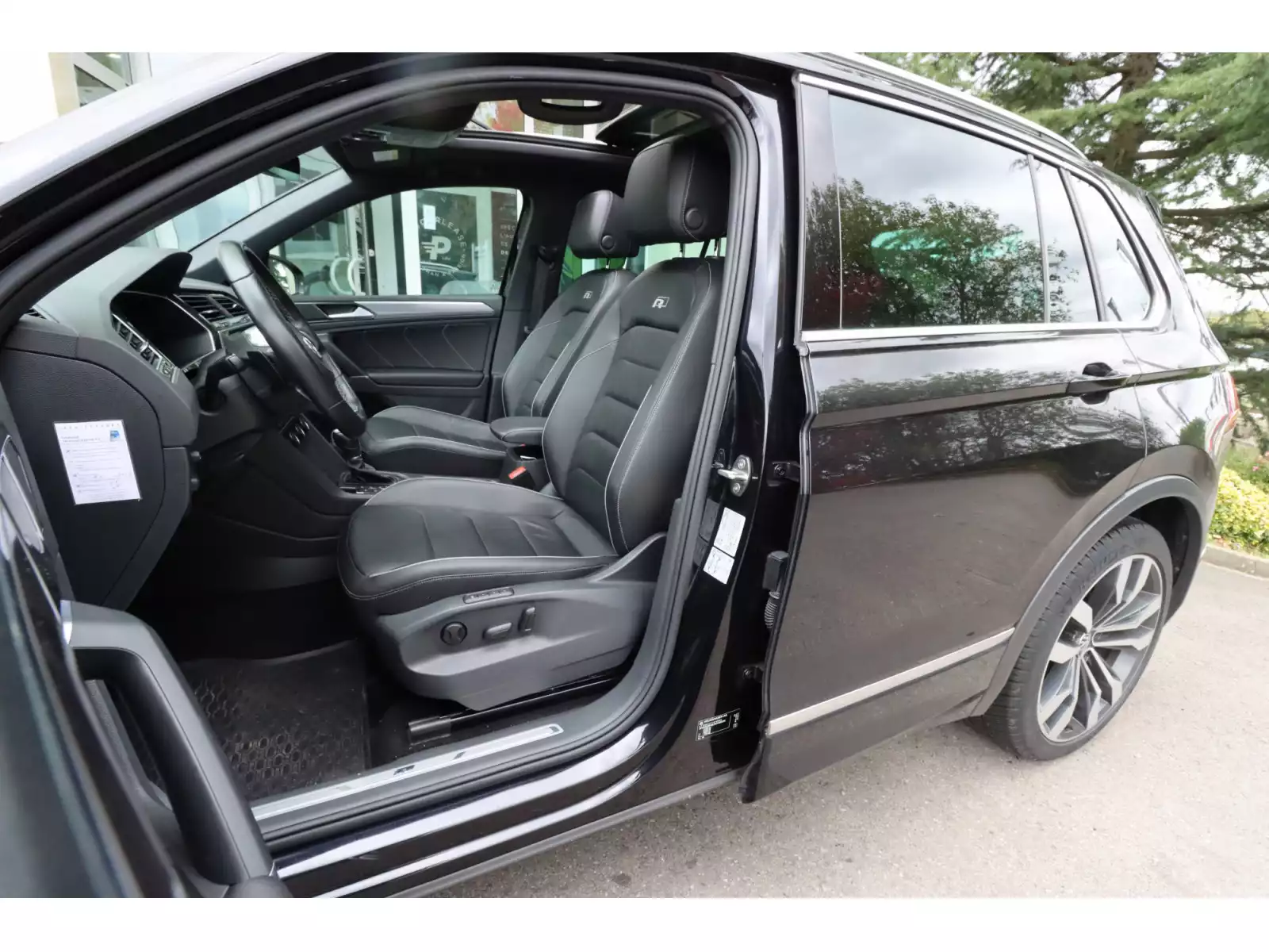 Volkswagen Tiguan 2.0/R-LINE/PANO/HUD/20/AHK/360°/4MOTION/LEDER - Photo 1