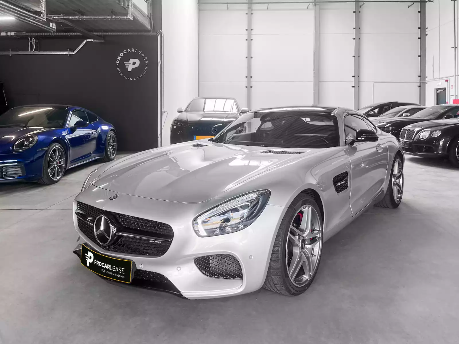 Mercedes-Benz AMG GT S AMG RIDE CONTROL° AMG 19° BURMESTER° - Photo 1