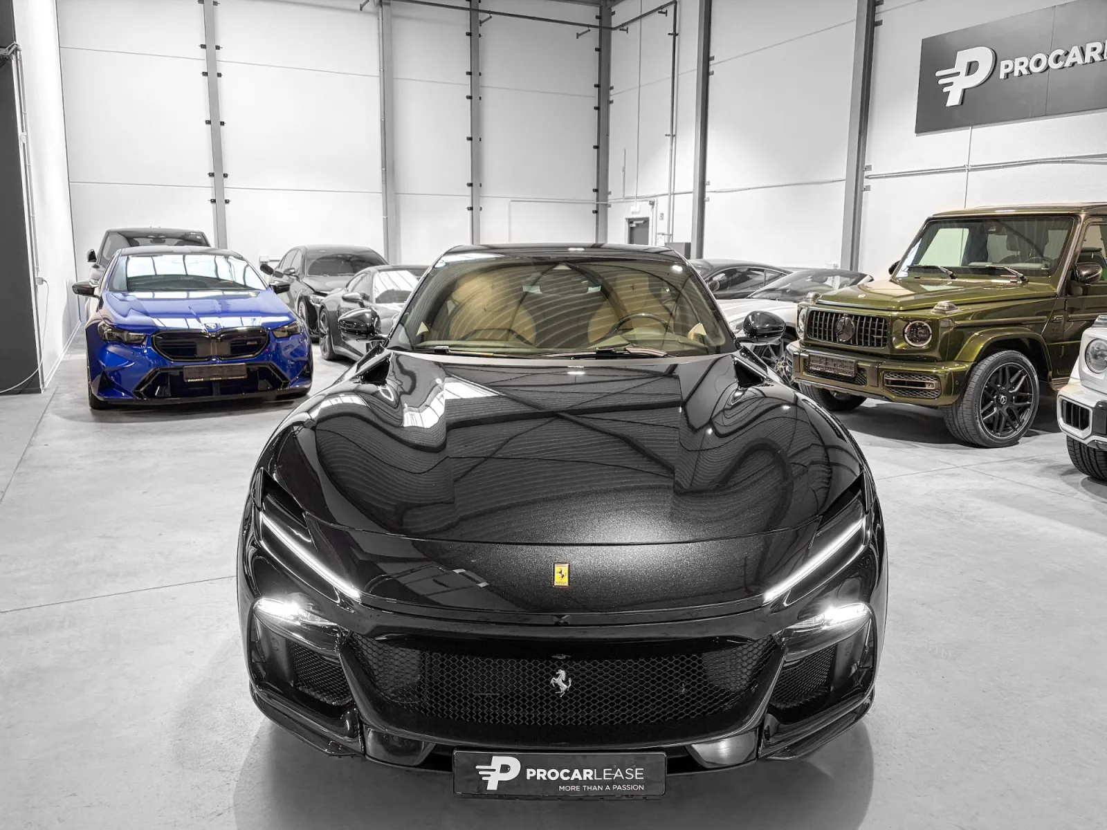 Ferrari Purosangue IN STOCK/ V12 / SABBIA INSIDE COLOR/ FULL CARBON - Photo 1