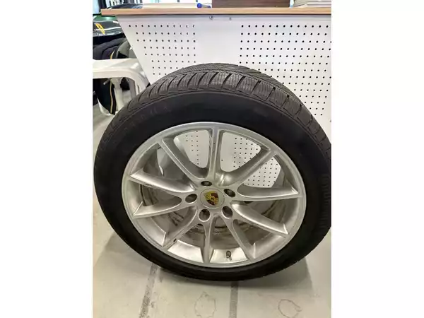 Jantes alu + Pneus hiver 20 305/40 R20 112V - Photo 2