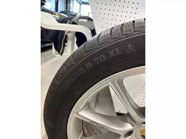 Jantes alu + Pneus hiver 20 305/40 R20 112V - Photo 2